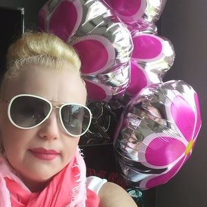 Meet your Posher, Nora